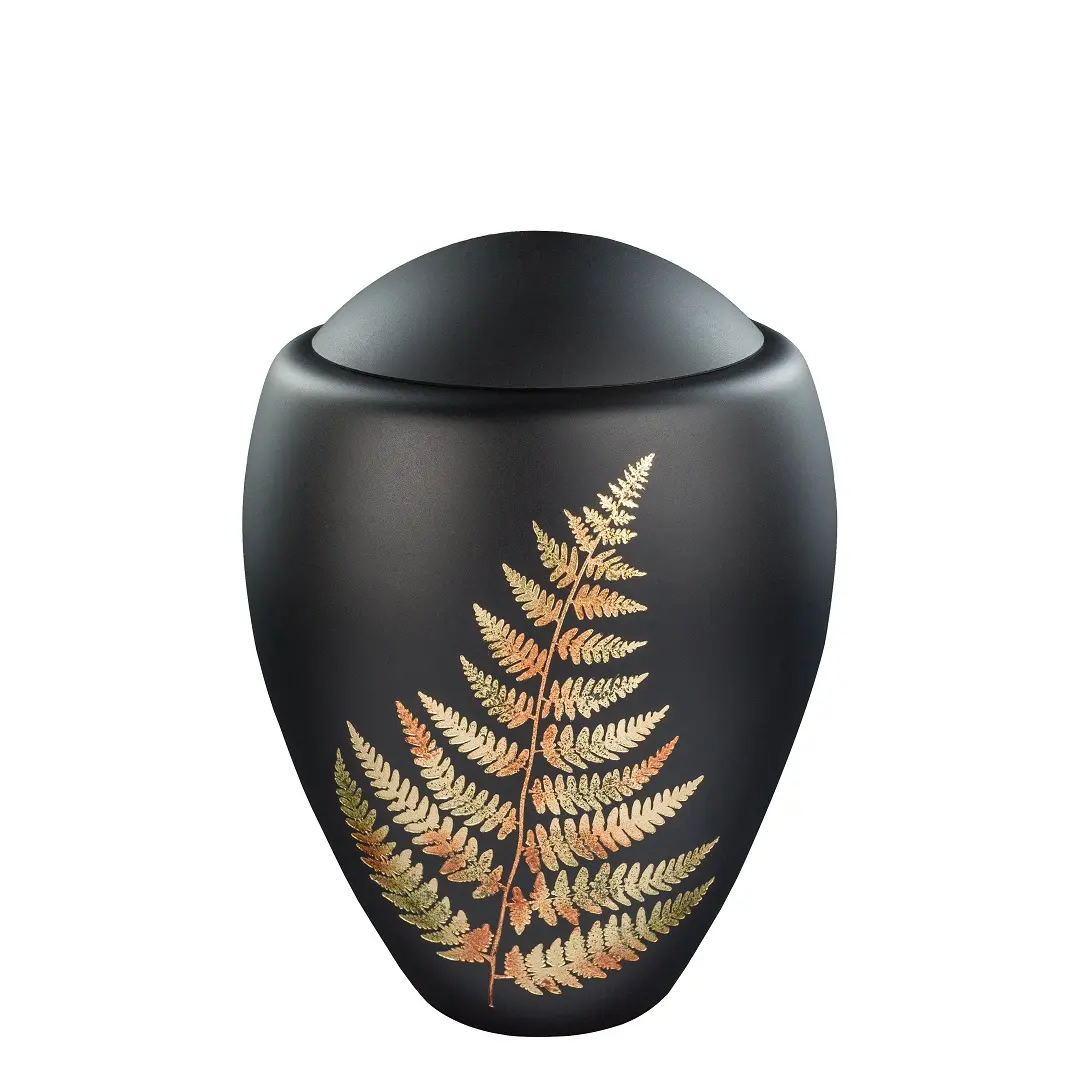 30. GU 107 black fern matt